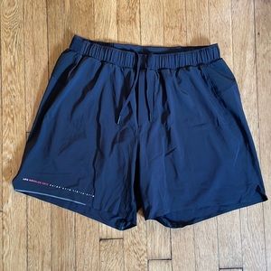Lululemon 2019 LA Marathon Black Surge 6” Lined Short, Large